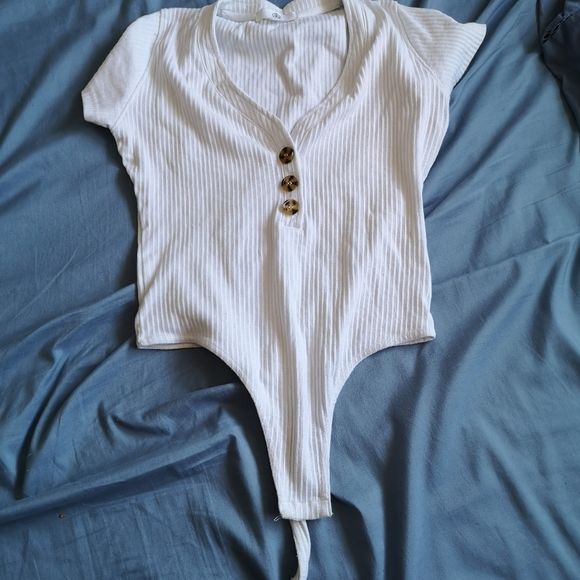Missguided Tops - 🐤2/30~Missguided white body suit Missguided Tops - 🐤2/30~Missguided white body suit